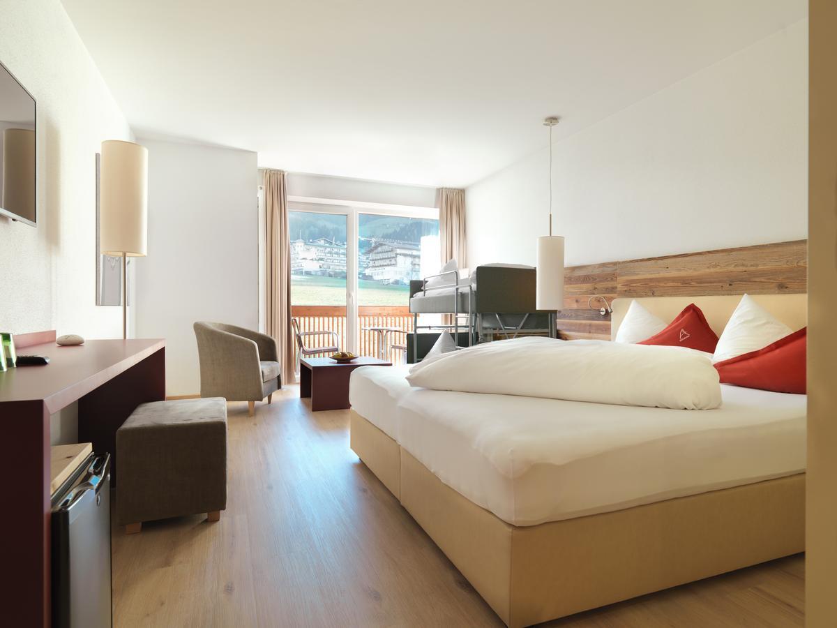 Alpina Zillertal . Family Lifestyle Kinderhotel Fügen Exterior foto